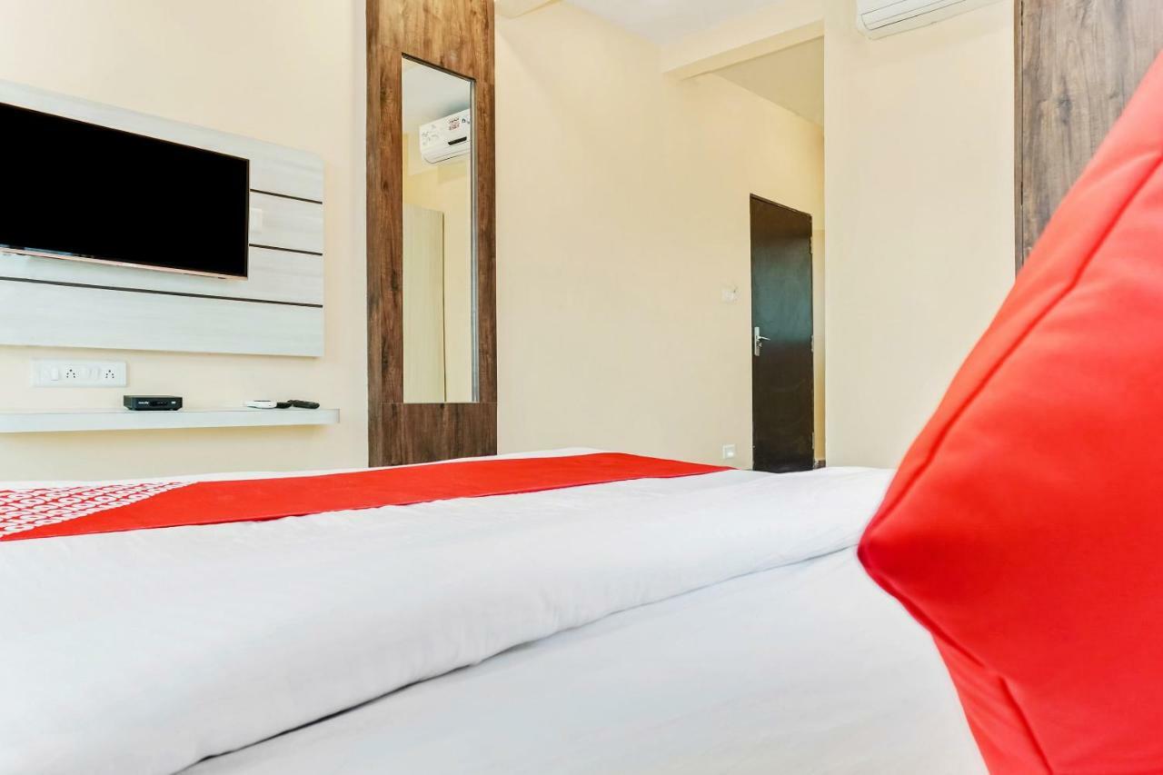 Oyo 29634 Hotel Navalai Pride Ратнагири Экстерьер фото